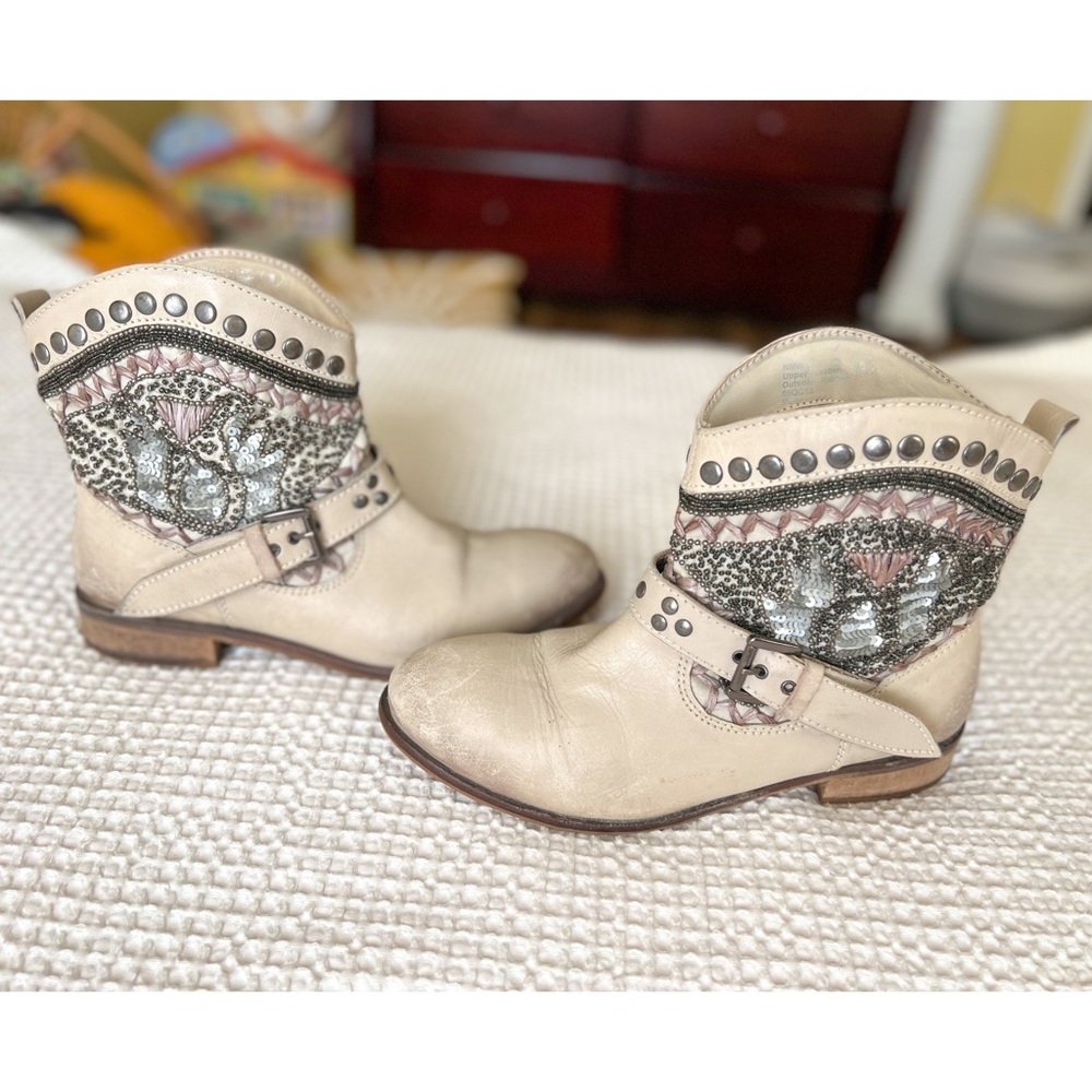 Naughty Monkey Beige Boots
